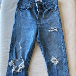 Levi wedgie straight size 25